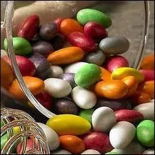 La dragée est une friandise dont une ville meusienne en a fait sa renommée et sa spécialité. De quelle ville s'agit-il ?