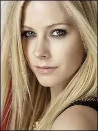 Cette chanson de John Lennon a été reprise en 2007 par une artiste franco-canadienne pour venir en aide au Darfour. Comment s'appelle-t-elle ?