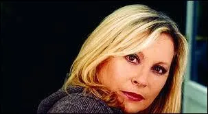 Complétez cette chanson de Véronique Sanson : ''Comme je l'imagine il aime l'aurore / Les matins d'hiver et la brume qui dort / Les nuages rouges quand l'aube se lève / Et vient le moment où ------------------ "