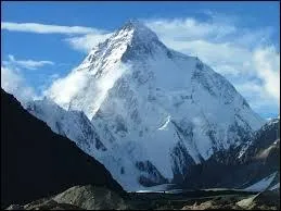 Quelle est la deuxième plus grande montagne du monde ?