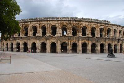 Les Arènes de Nîmes sont un amphithéâtre romain bâti à la fin du Ier siècle.