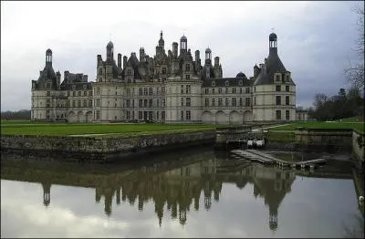 Le château de Chambord, le plus grand des châteaux de la Loire, a été commandé par le roi François Ier.