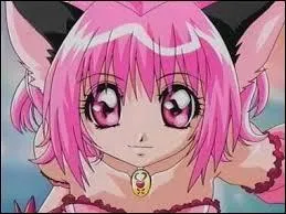 Sur quelle partie du corps se trouve la marque Mew Mew de Zoey ?