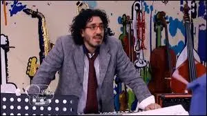 Qui est le professeur de musique ?