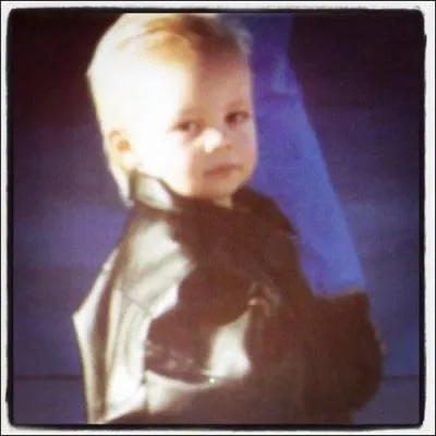 Comment se nomme cet enfant trop chou ?