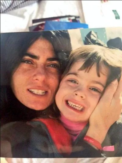 Comment se nomme cette petite fille, maintenant devenue une grande star connue ?