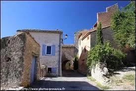 Nous sommes à Mallefougasse-Augès, commune pacaïenne située dans le département n° ...