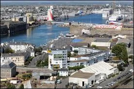 Nous sommes à Saint-Nazaire, ville de la région ...