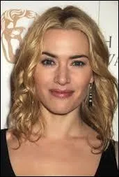 Je joue le rôle de Jeannine Matthews, l'infâme chef des Érudits qui traque les Divergents. Je suis :  