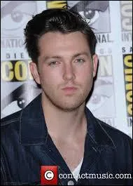 J'incarne Al, ami de Tris, Christina et Will. Je suis :