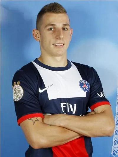 Qui est ce défenseur et joueur de Paris ?