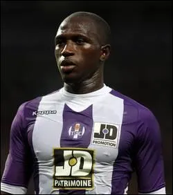 Qui est ce milieu et joueur de Newcastle ?