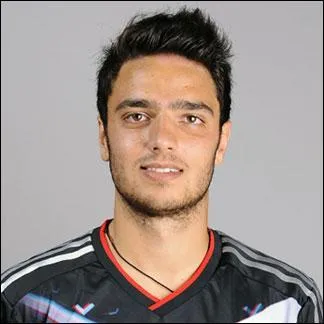 Qui est ce milieu et joueur de Lyon ?