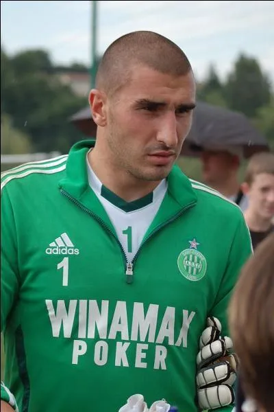 Qui est ce gardien et joueur de Saint-Etienne ?