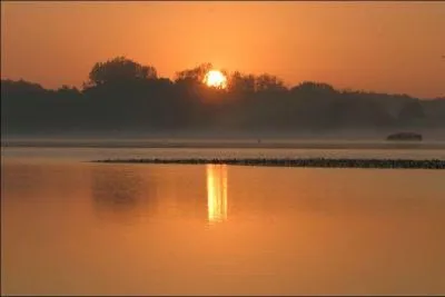 Le département de la Loire-Atlantique n'est pas frontalier de celui :