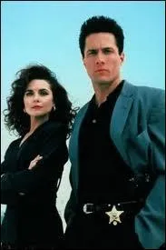 Un duo d'inspecteurs de la police criminelle enquête dans les milieux huppés de Palm Beach en Floride où abondent l'argent, le sexe et le pouvoir. De quelle série s'agit-il ?