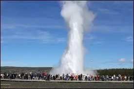 Ce geyser peut monter à plus de 120 mètres de haut. Où se situe-t-il ?