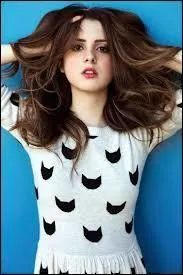 Dans quelle série joue-t-elle ?