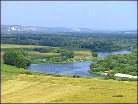 Le Don, fleuve qui traverse la Russie mesure pratiquement...