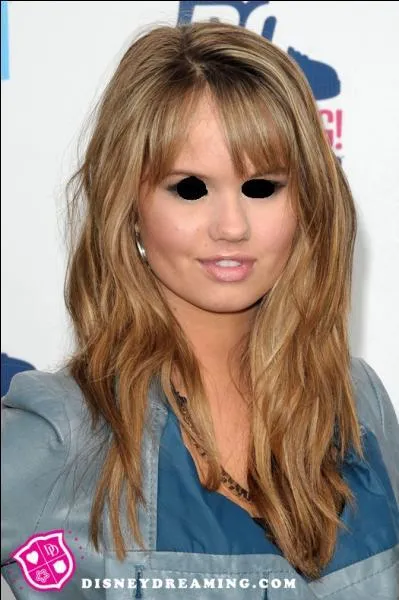 De quelle couleur sont les yeux de Debby Ryan ?