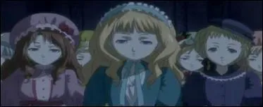 Sur quelle chanson Drocell Keinz (le marionnettiste) transforme-t-il les jeunes filles en poupée ?