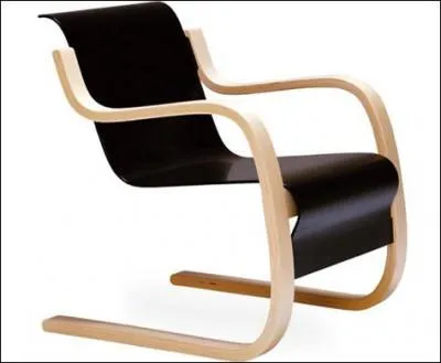 En 1932, le créateur de ce fauteuil "n°42" s'est fait remarquer pour l'utilisation de bois lamellé-collé. Il s'agit de :