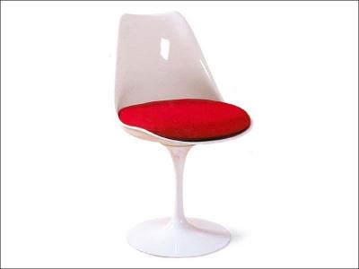 À quelle date Eero Saarinen a-t-il créé sa chaise Tulip ?