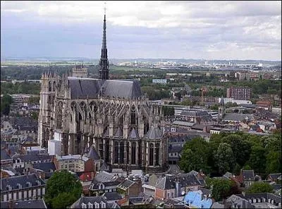 Finalement ils n'étaient pas si fous ces Romains, comment appelaient-ils la ville d'Amiens (ne vous fiez pas aux apparences) ?