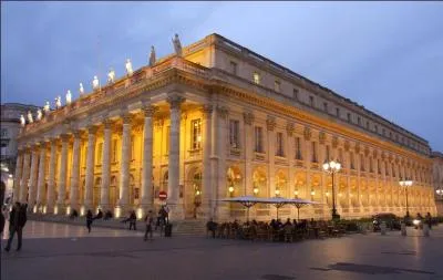 On va croire que je le fais exprès, passer de Beaune à Bordeaux, mais après tout on est en France non ? Comment s'appelait la ville de Bordeaux ?