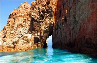 Dans quelle région, peut-on admirer les Calanques de Piana ?