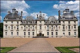 Dans quelle région, peut-on visiter le célèbre château de Cheverny ?