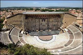 Dans quelle région, peut-on voir le Théâtre antique d'Orange ?