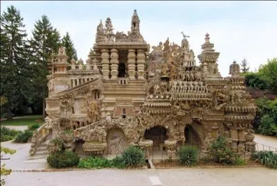 Dans quelle région, peut-on voir cet étrange monument appelé le Palais Idéal ?