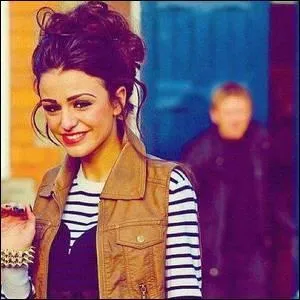 Comment s'appelle le frère de Cher Lloyd ?