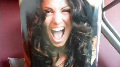 En quelle ann&eacute;e Tal commence-t-elle son premier single ?