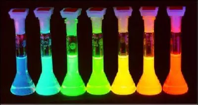 Quel est le produit qui détecte des faibles traces de sang laissées sur les scènes de crime ? (Quelles soient séchées ou en faible quantité. )