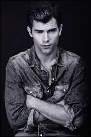 En quelle année commence-t-il à tourner dans "Physique et Chimie" ?