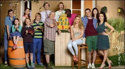 Question en image. Qui se trouve devant Jacques-Etienne ?