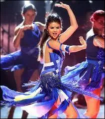 Selena Gomez lors de cette danse chantait :