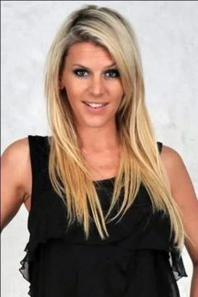 Que fait Amélie dans la maison ?