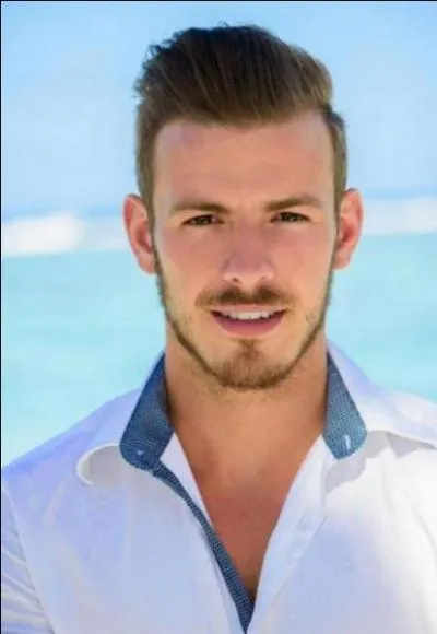 Quel est l'objectif professionnel de Julien le blond ?