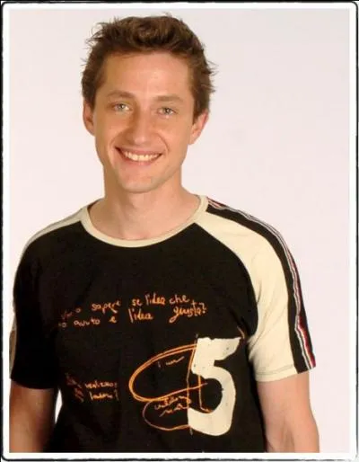 De quel instrument Alexis joue-t-il ?