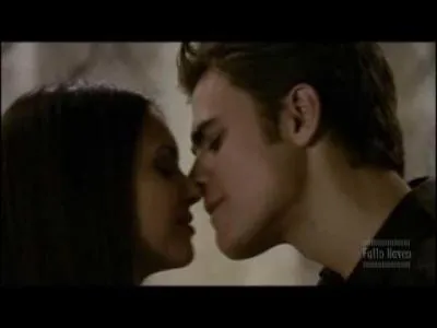 Pourquoi les doubles d'Elena et de Stefan sont-ils toujours attirs les uns par les autres ?