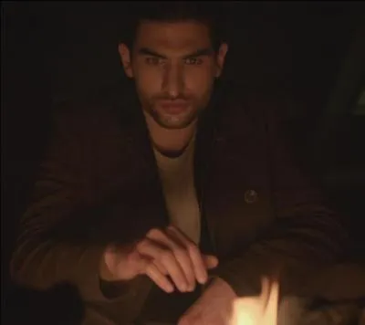 Pourquoi Markos a-t-il besoin du sang d'Elena et Stefan ?