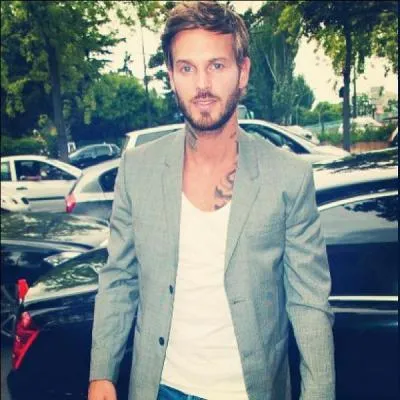 Comment s'appellent ses parents et son frre ?