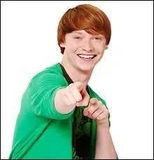 Et puis lui, qui est-ce ?