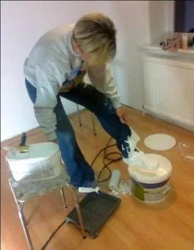 Mon premier porte le nom d'un fromage, mon deuxime est synonyme de glu, mon troisime est  eux, mon tout a du souci  se faire, comme sur la photo !