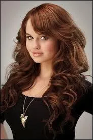 Actrice dans  Jessie , qui est cette ravissante dame ?