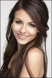 Actrice dans  Victorious , qui est cette jolie brune ?