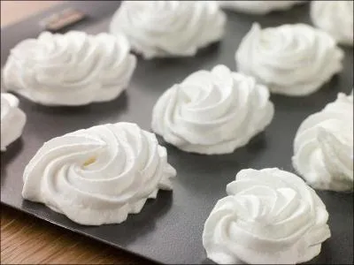 Une meringue est compose de ...
